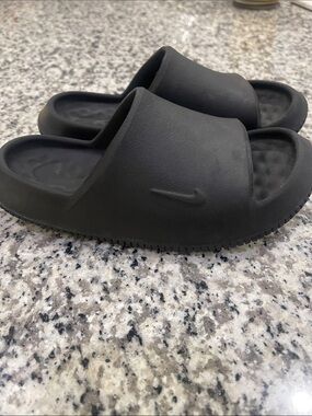 Nike Calm slides Youth Size 3